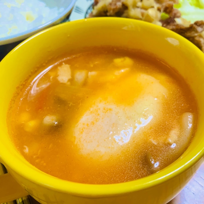 トマト缶いらず!ポーチドエッグ入りミネストローネ